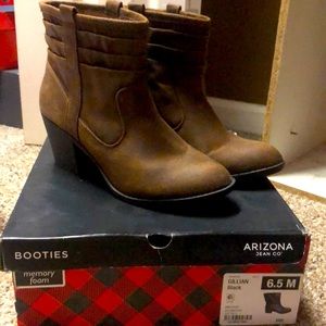 Gillian Booties-size 6.5